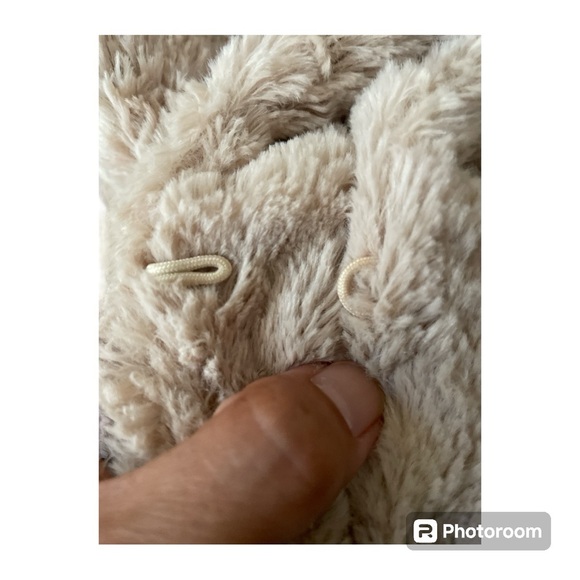 ⚡️ Solitaire Taupe Fuzzy Faux Fur Jacket Coat ~ Size S⚡️ - Picture 5 of 8